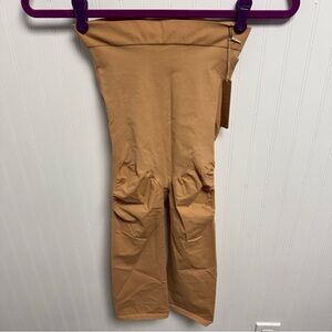 Skims Everyday Sculpt Above The Knee Short Ochre 4X